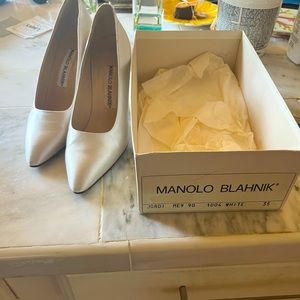 Manolo Blahnik poie de soie- silk, Dyeable -size 35
